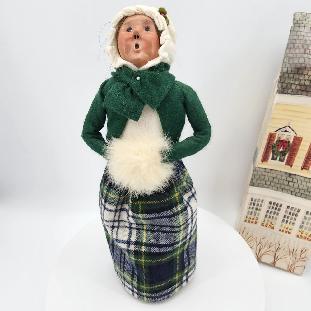 Byers Choice The Carolers Woman Figure 1988 Green Plaid Muff Vintage Christmas